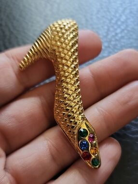 VTG Gold-Tone High Heel Shoe Brooch with Multicolor Accent Stones